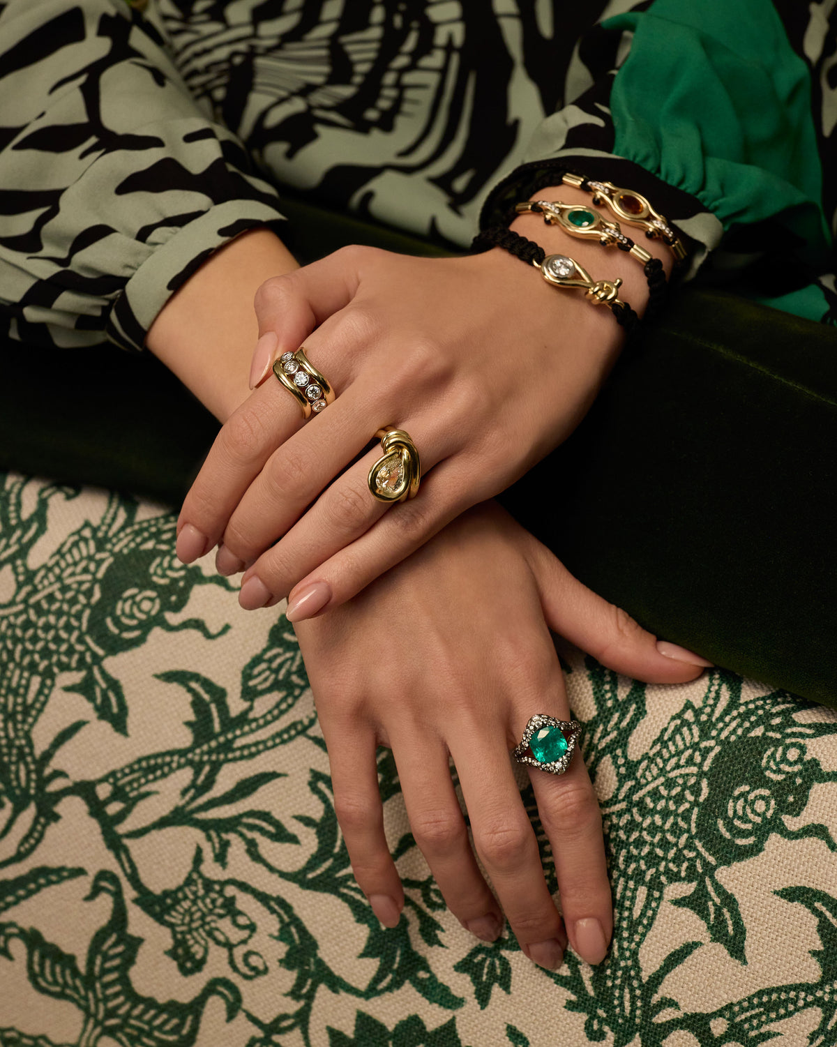 Knotted Lasso Ring
